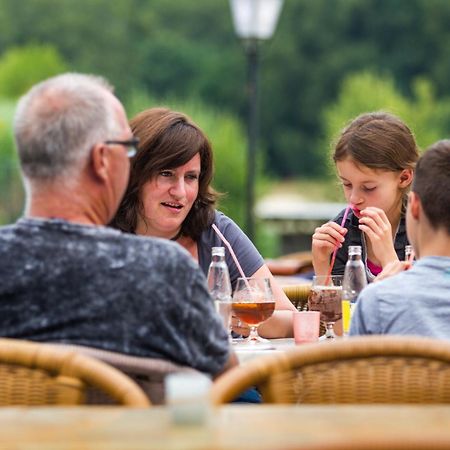 Oostappen Vakantiepark Hengelhoef Nv Hotel Aan de Wolfsberg Екстериор снимка