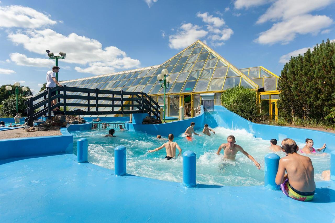 Oostappen Vakantiepark Hengelhoef Nv Hotel Aan de Wolfsberg Екстериор снимка