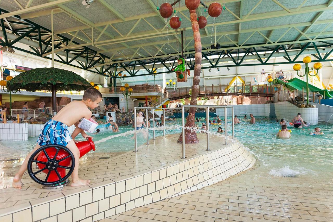 Oostappen Vakantiepark Hengelhoef Nv Hotel Aan de Wolfsberg Екстериор снимка