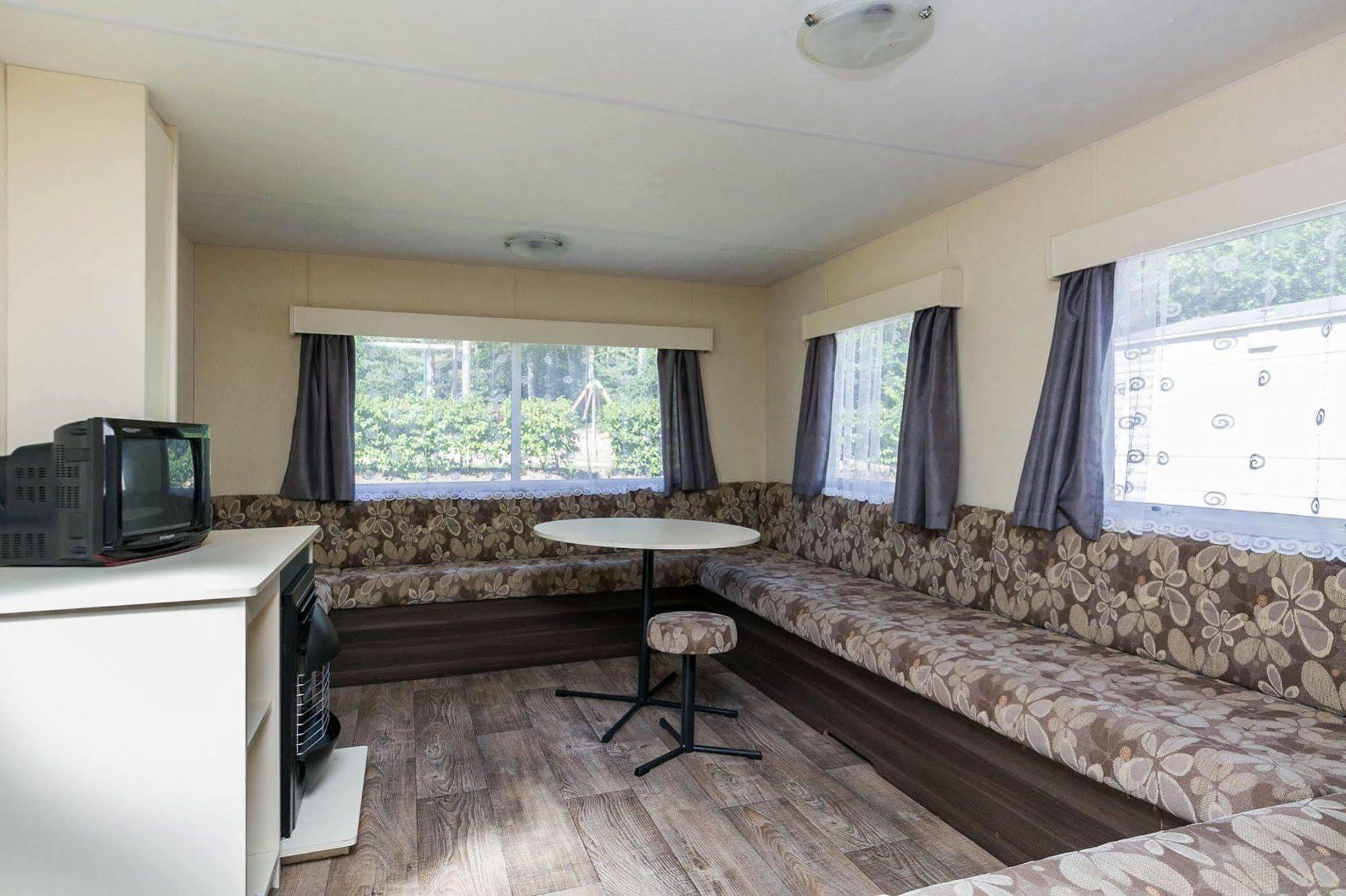 Oostappen Vakantiepark Hengelhoef Nv Hotel Aan de Wolfsberg Екстериор снимка