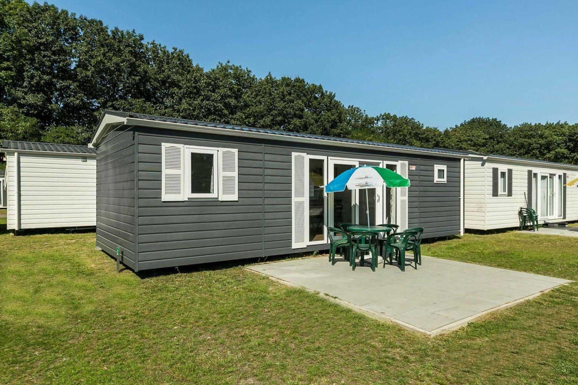 Oostappen Vakantiepark Hengelhoef Nv Hotel Aan de Wolfsberg Екстериор снимка