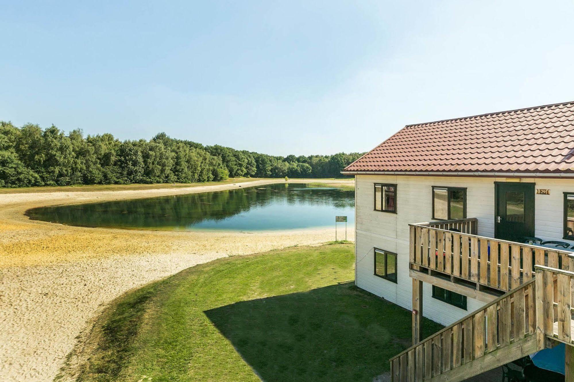 Oostappen Vakantiepark Hengelhoef Nv Hotel Aan de Wolfsberg Екстериор снимка
