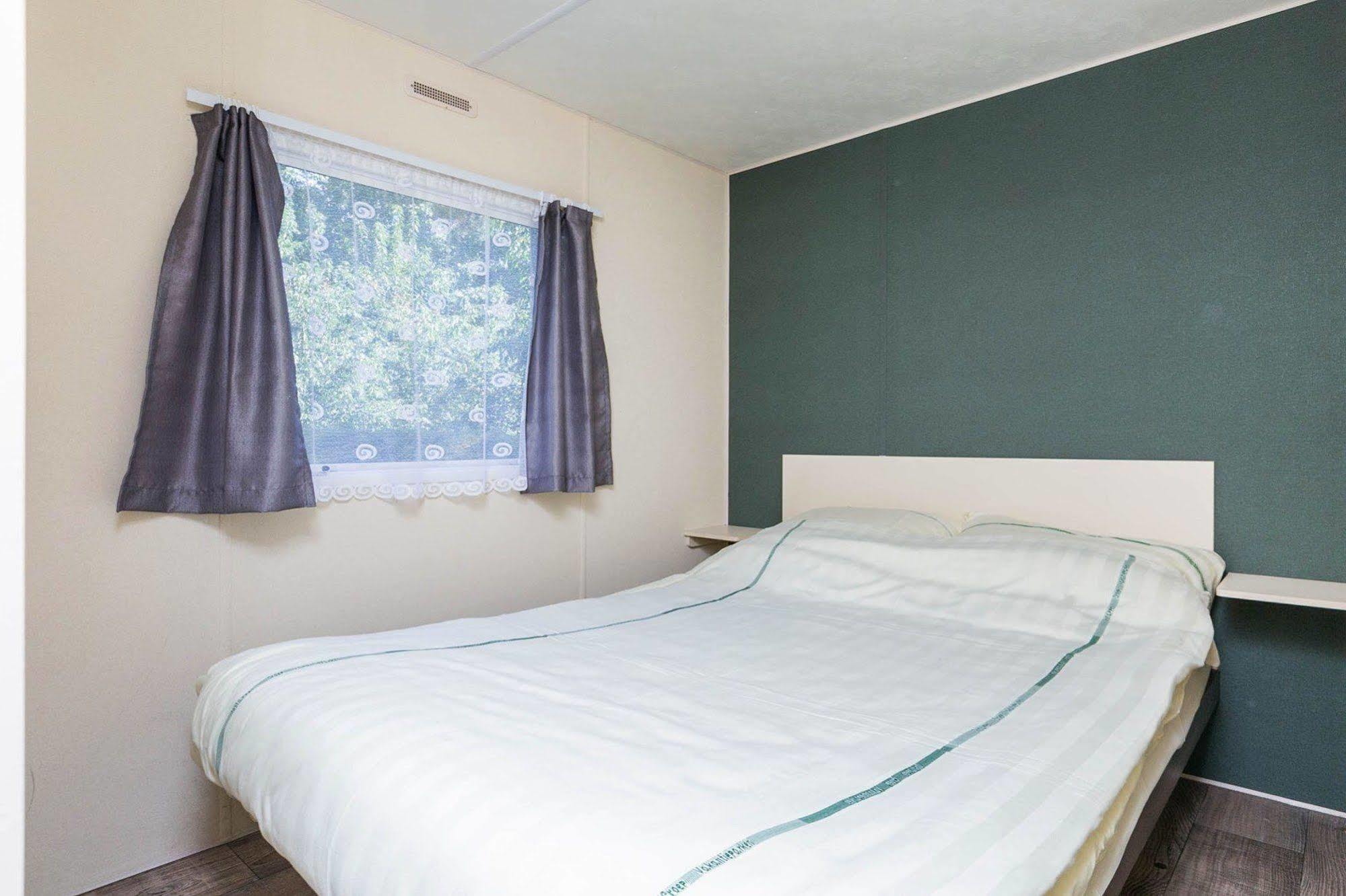 Oostappen Vakantiepark Hengelhoef Nv Hotel Aan de Wolfsberg Екстериор снимка