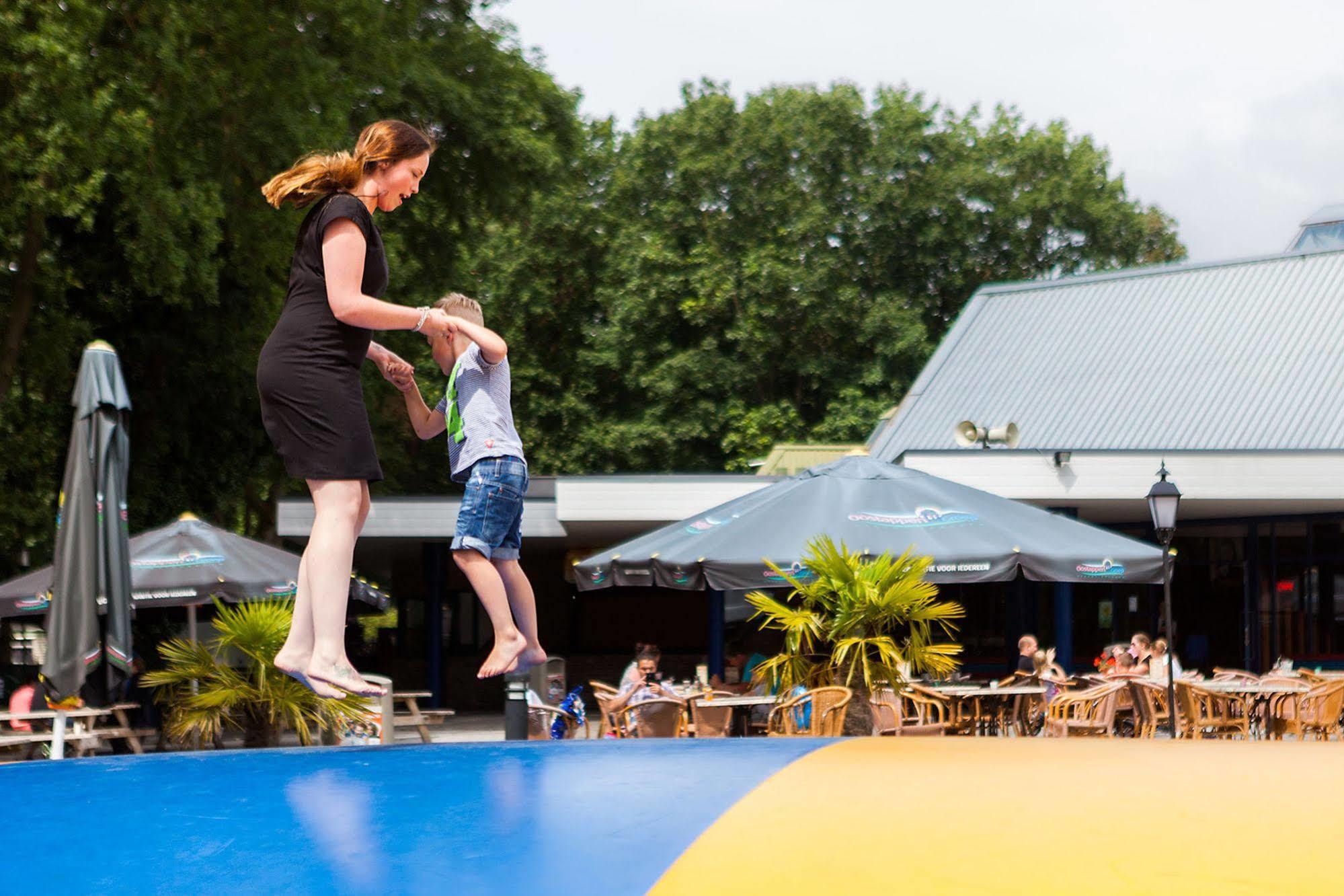 Oostappen Vakantiepark Hengelhoef Nv Hotel Aan de Wolfsberg Екстериор снимка