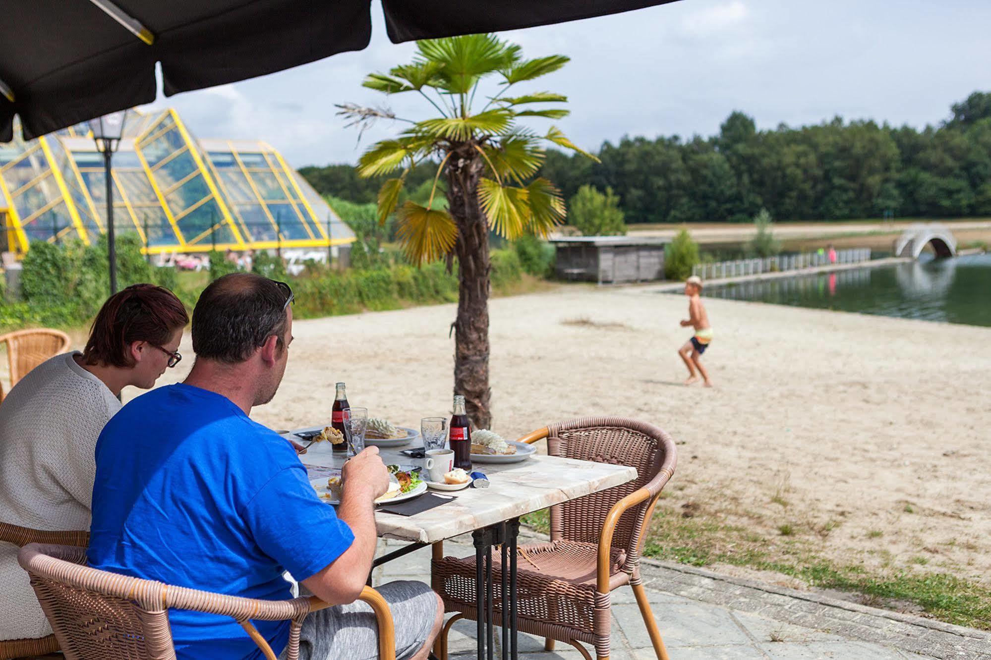 Oostappen Vakantiepark Hengelhoef Nv Hotel Aan de Wolfsberg Екстериор снимка