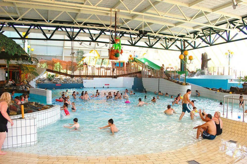 Oostappen Vakantiepark Hengelhoef Nv Hotel Aan de Wolfsberg Екстериор снимка